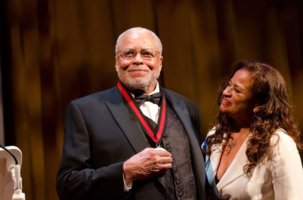 Lincoln Medalist James Earl Jones with Debbie Allen at the Ford’s Theatre Annual Gala on June 22, 2014. Photo by James R. Brantley.